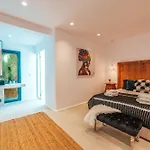Villa Shark